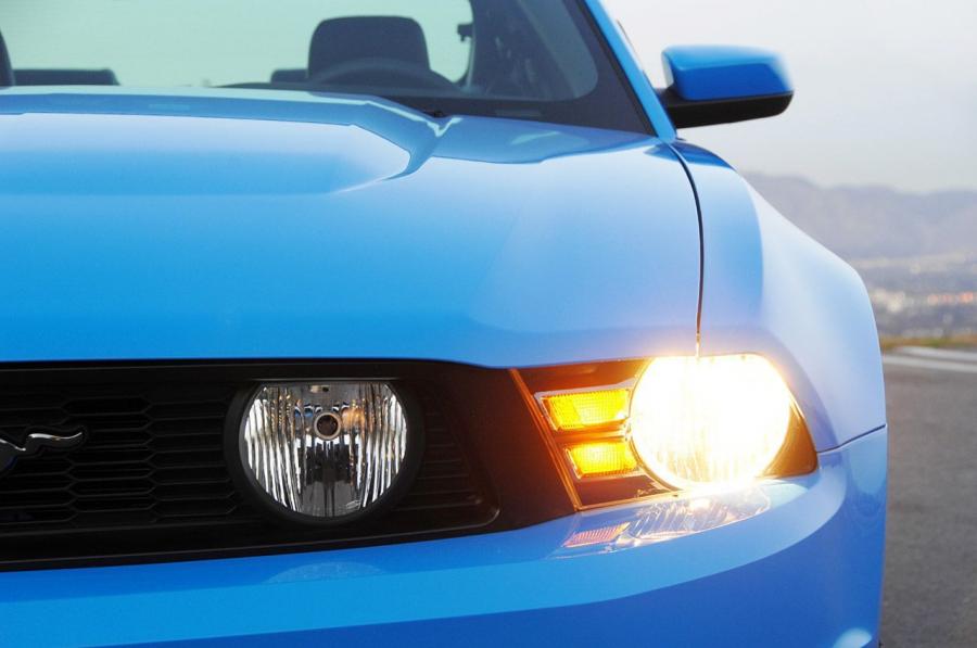  Ford Mustang GT 2010 года  (фото 106 из 213)